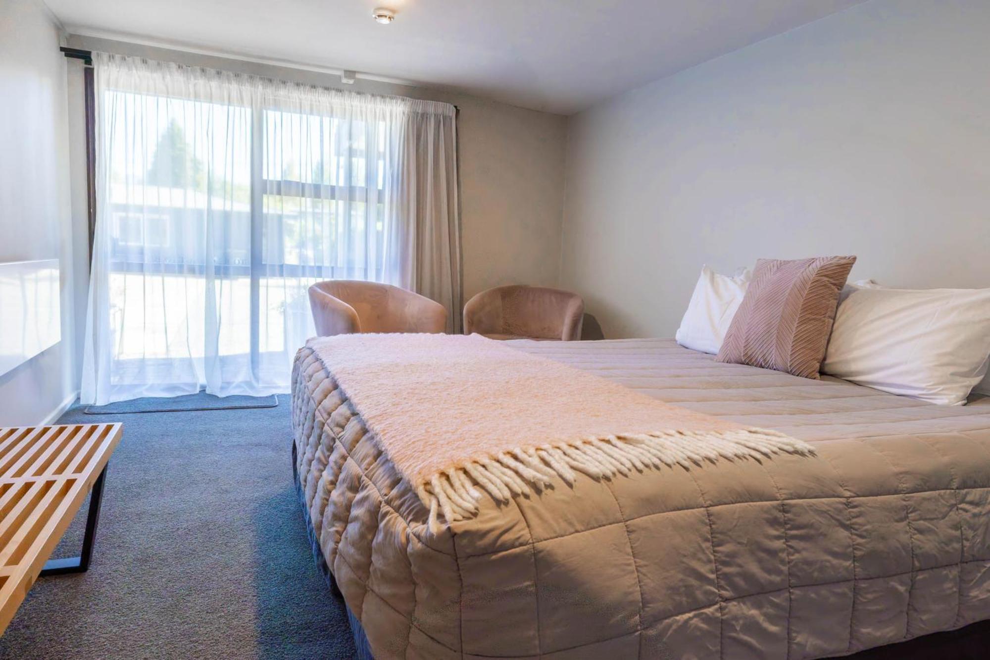 Shakespeare House Bed & Breakfast Te Anau Exterior foto